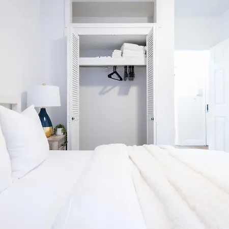 Apartment 1435-2 3 Bedrooms 2bath W D Ues