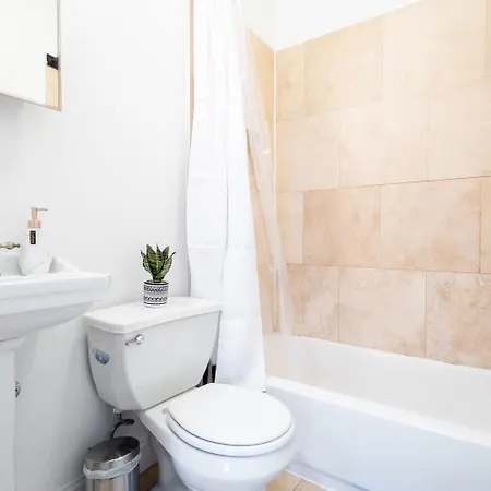 1435-2 3 Bedrooms 2bath W D Ues * New York
