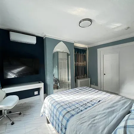 Guest house 3 Bedrooms In 2nd Floor Modern Brooklyn Home, Close To J Train
