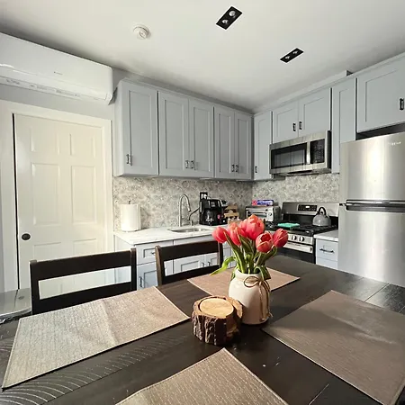 Guest house 3 Bedrooms In 2nd Floor Modern Brooklyn Home, Close To J Train New York