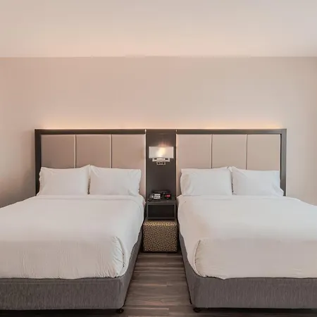 Express Long Island E - By Ihg Hotel 3*