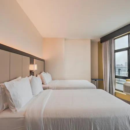 Express Long Island E - By Ihg Hotel 3*