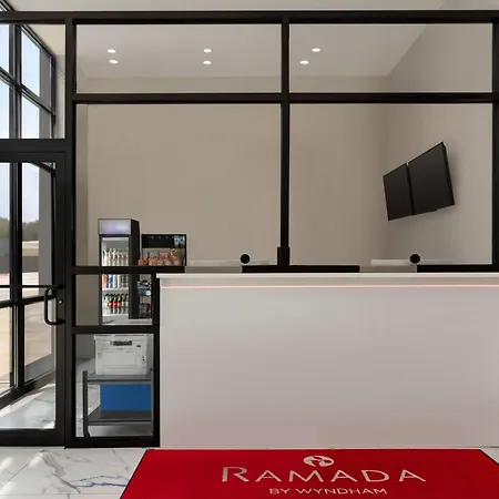 Ramada By Wyndham Brooklyn Empire Blvd Hotel 2*