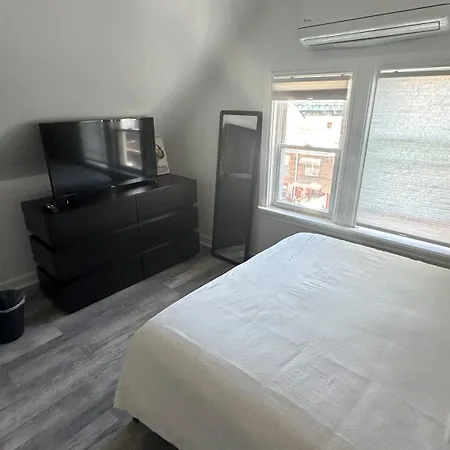 Homestay Modern & Cozy In Queens Near Train Station And Buses New York