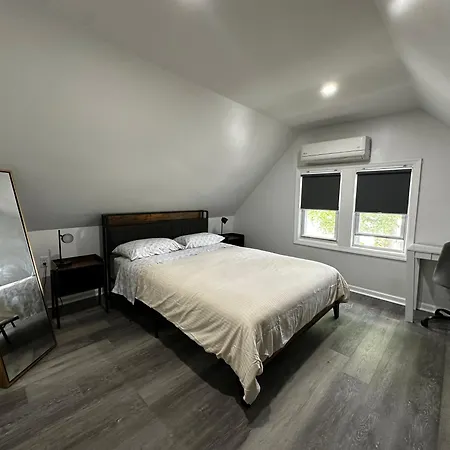 Modern & Cozy In Queens Near Train Station And Buses Homestay New York