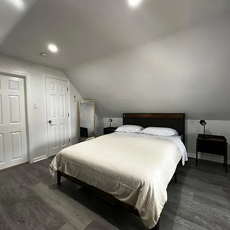 Modern & Cozy In Queens Near Train Station And Buses Homestay
