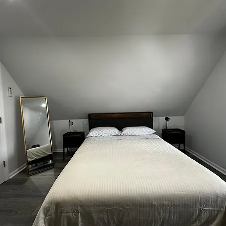 Homestay Modern & Cozy In Queens Near Train Station And Buses *