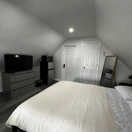 Homestay Modern & Cozy In Queens Near Train Station And Buses New York