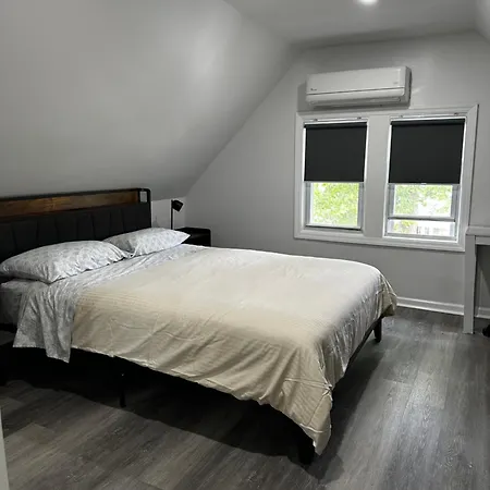 Modern & Cozy In Queens Near Train Station And Buses Homestay