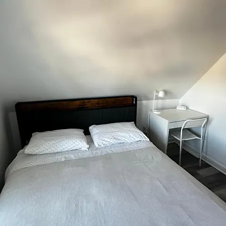 Modern & Cozy In Queens Near Train Station And Buses *