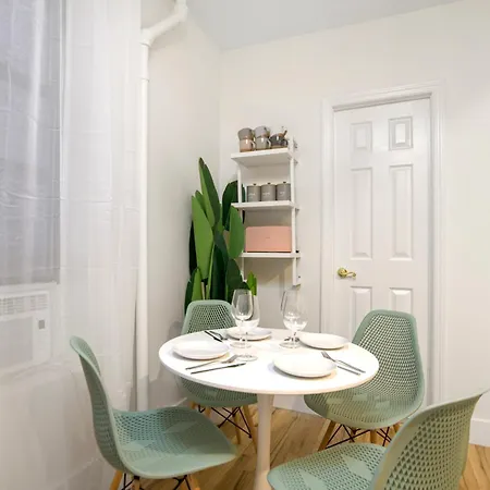 Cozy & Bright 2br In Upper East Side Apartment *