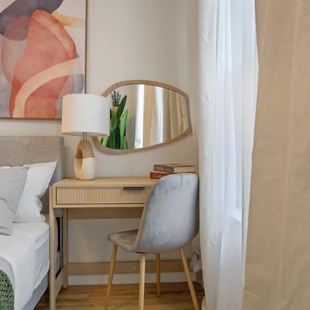 Cozy & Bright 2br In Upper East Side Apartment *