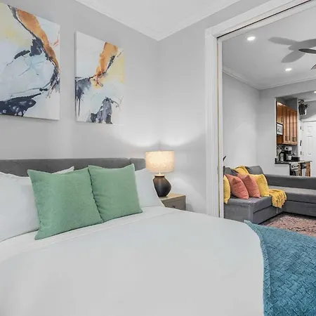 Lower East Side 2br With Private Patio Apartment