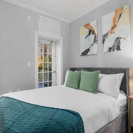 Apartment Lower East Side 2br With Private Patio *