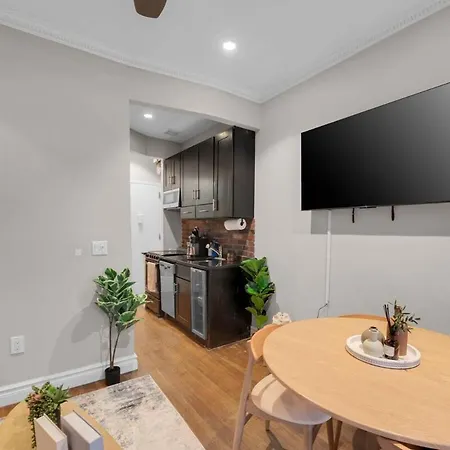 Lower East Side 2br Near Subway & Katz's *