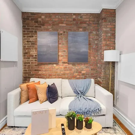 Lower East Side 2br Near Subway & Katz's Apartment
