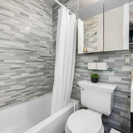 Lower East Side 2br Near Subway & Katz's *