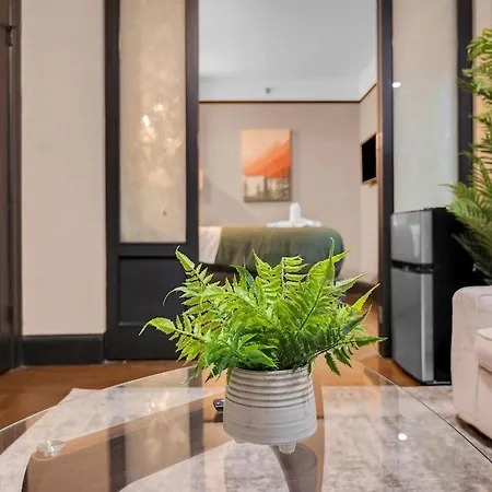Unbeatable Location The Heart Of Nyc 1 Bdr W Gym Apartment New York