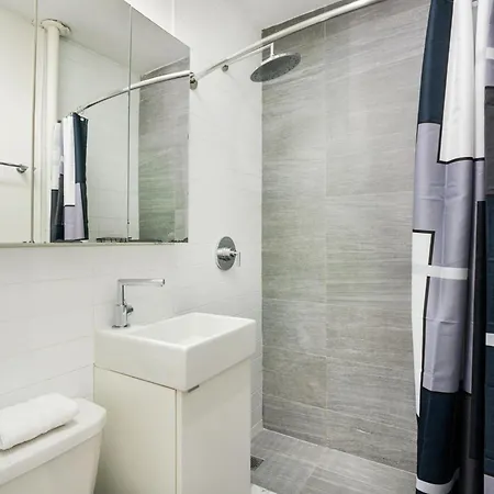 1 Bedroom Gem In Prime Location Of Nyc * New York
