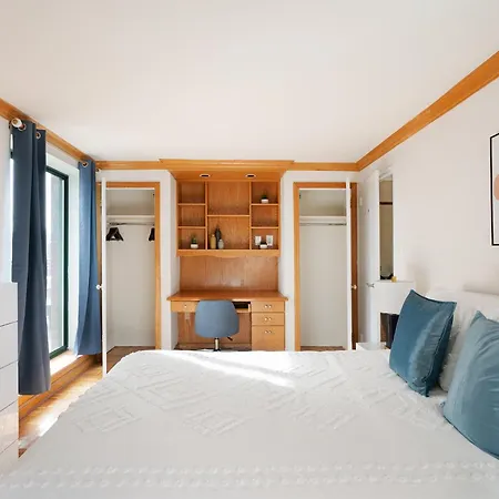 Contemporary 2 Bed 2 Bath Bright And Sunny *