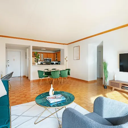 Contemporary 2 Bed 2 Bath Bright And Sunny Apartment New York