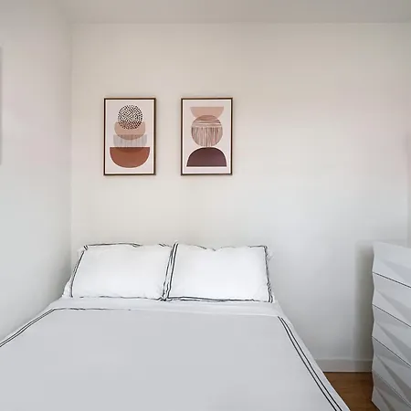 Beautiful 3 Bedroom Unit In Prime Location New York