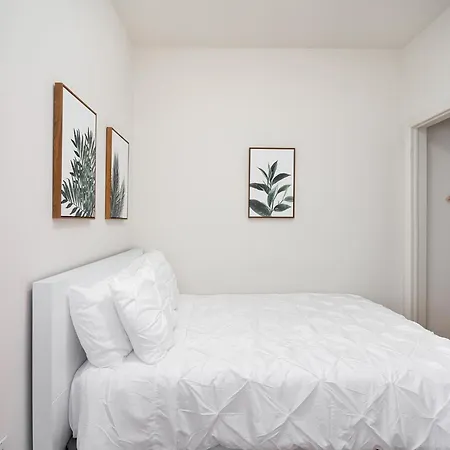 Apartment Beautiful 3 Bedroom Unit In Prime Location