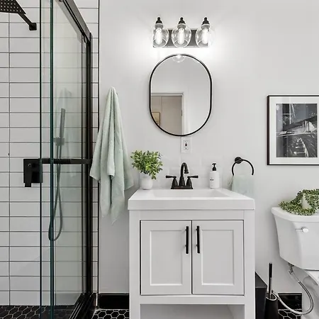 2br And 2ba In Historic Brownstone Near Subway Apartment