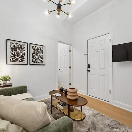 Apartment 2br And 2ba In Historic Brownstone Near Subway
