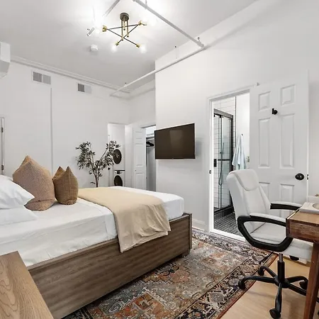 2br And 2ba In Historic Brownstone Near Subway Apartment *