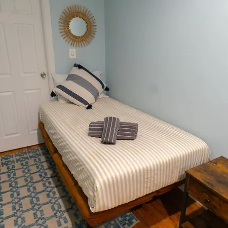 Hells Kitchen Hideaway Apartment *