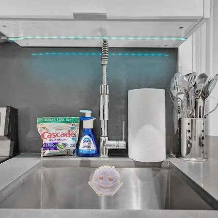 Spacious Soho 1bedroom Unit Washer & Dryer Apartment *
