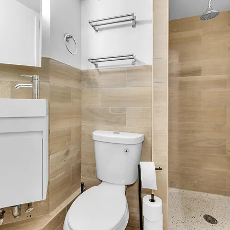 Inviting 2bd Upper East Side With Backyard * New York