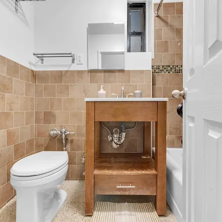 Apartment Inviting 2bd Upper East Side With Backyard