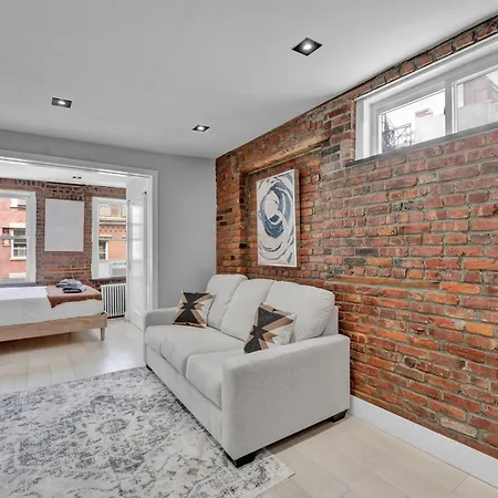 Soho Designer 2br With Balcony Apartment *