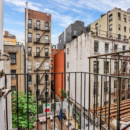 Apartment Soho Designer 2br With Balcony