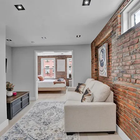 Soho Designer 2br With Balcony New York
