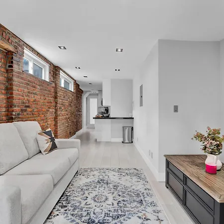 Soho Designer 2br With Balcony