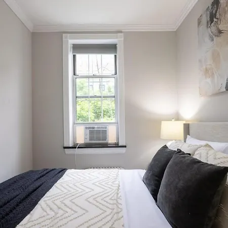 Stylish Retreat In Midtown Nyc Walk To Everything Apartment New York