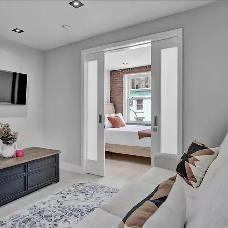Soho Designer 2br W Balcony New York