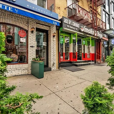 Soho Designer 2br W Balcony Apartment New York