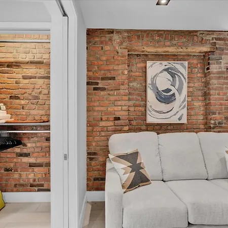 Soho Designer 2br W Balcony * New York