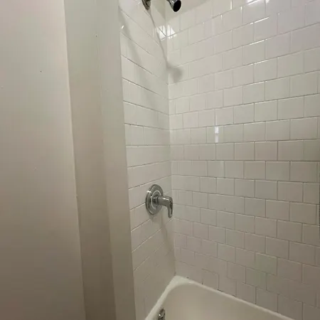 Prime Location Stylish Apartment *