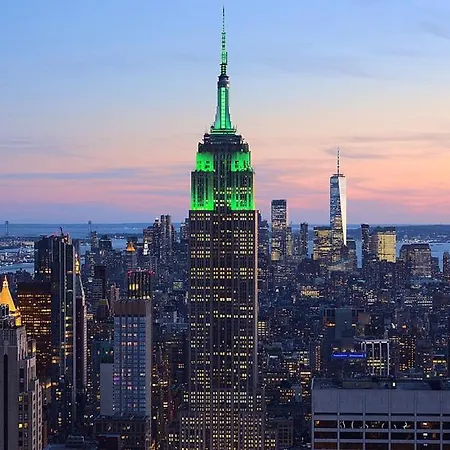 Entire Luxury Midtown With Pool, Gym, And Sauna * New York