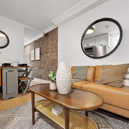 Brownstone 2 Bed With Private Backyard Near Subway * New York