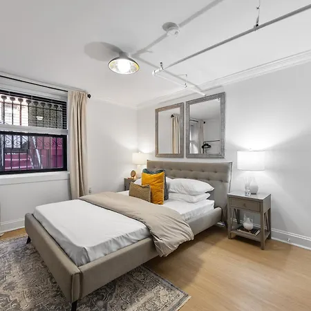 Brownstone 2 Bed With Private Backyard Near Subway New York
