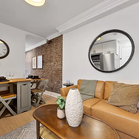 Apartment Brownstone 2 Bed With Private Backyard Near Subway *