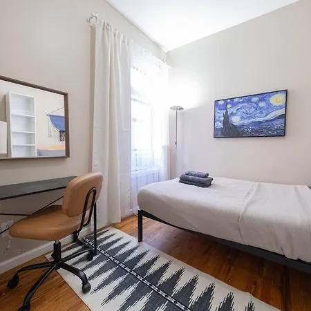 Holiday home Sunny 4br/2ba Retreat In Morningside Heights, Nyc New York