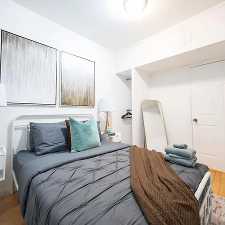 Modern By Park - 3 Br Apartment *