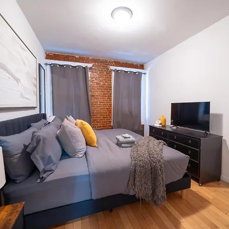 Apartment Modern By Park - 3 Br *